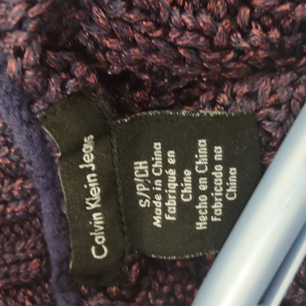 SLIGHTLY USED CALVIN KLEIN JEANS KNIT PURPLE SWEATER SIZE SMALL - Picture 10 of 10